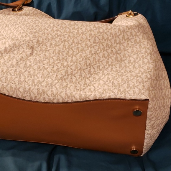 Authentic Michael kors bag - Picture 4 of 8